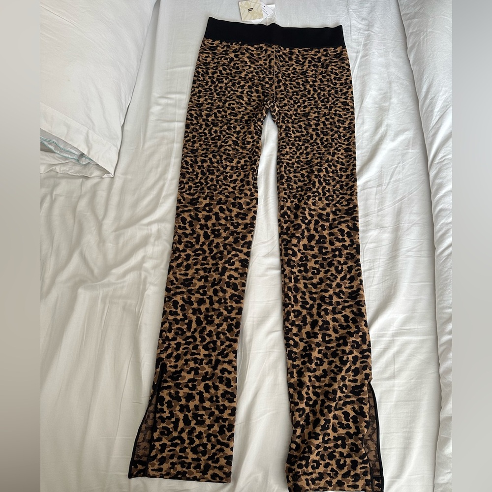 FABLETICS  cloud seamless high waisted pant wavy cheetah, with side slit